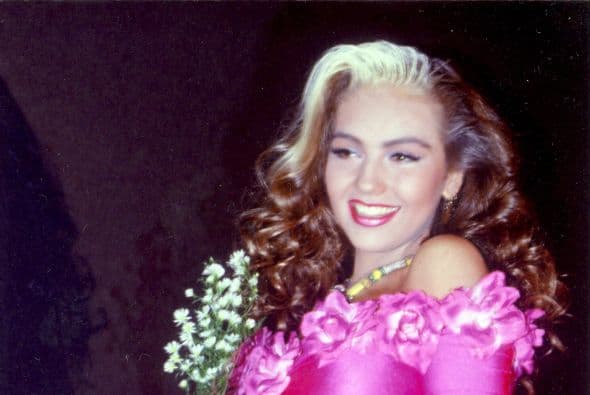 Pero antes de hacer telenovelas, Thalía ya había probado los escenarios pues pertenecía al grupo Timbiriche. En 1990 se lanzó como solista con su disco "Thalía".