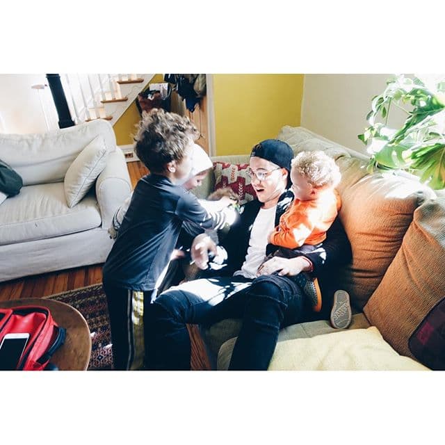 A William le encantan los niños. (Abril 3, 2016)