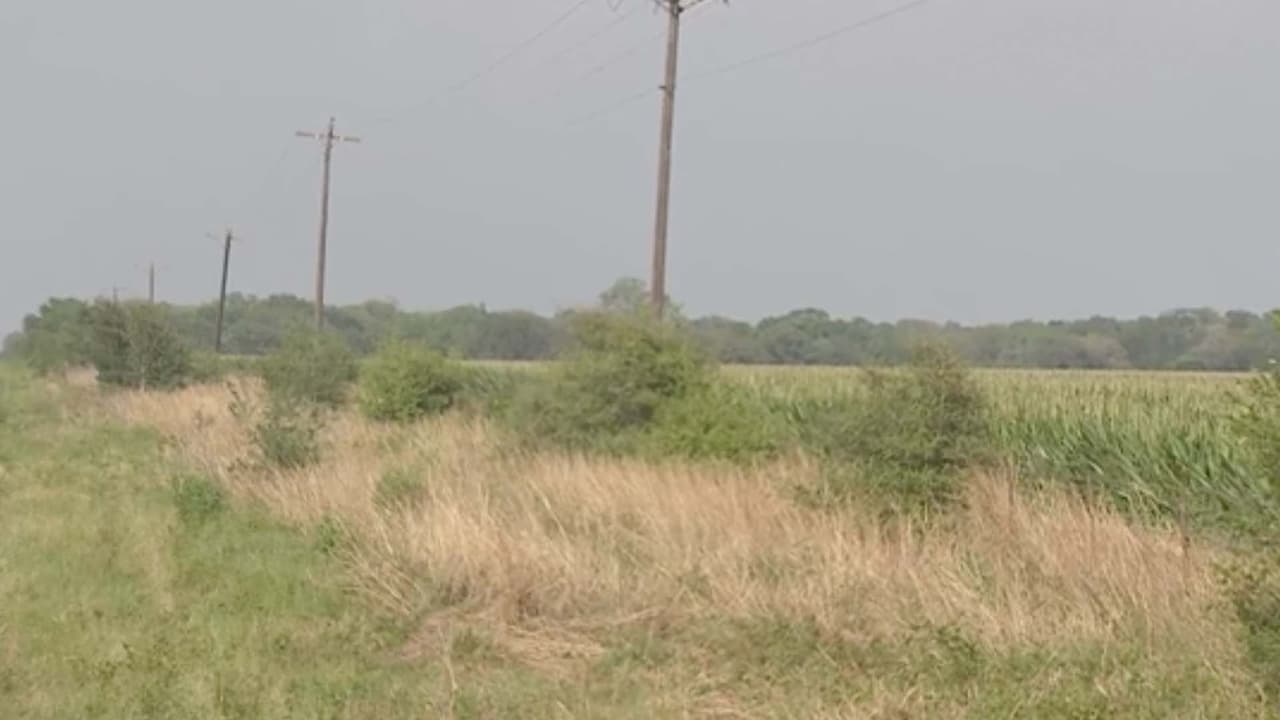 Cuando abrió las puertas había entre 70 y 100 inmigrantes indocumentados, algunos deshidratados y otros que huyeron a una zona de 7 mil acres de sembradíos.
