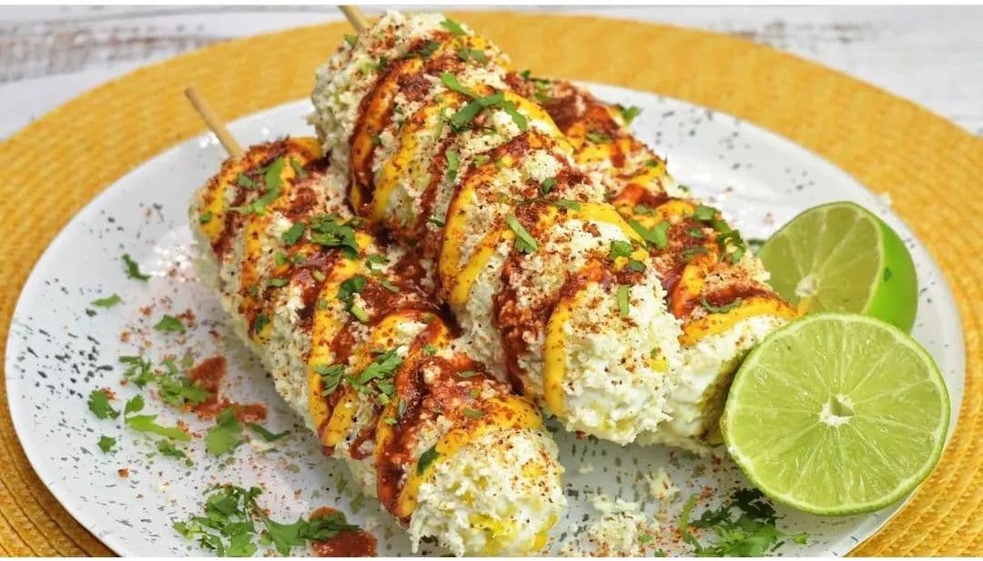 En el festival, encontrarás ingredientes que van desde la mayonesa tradicional, el queso y el chile, hasta salsas especializadas y Takis o Doritos triturados.
<br>