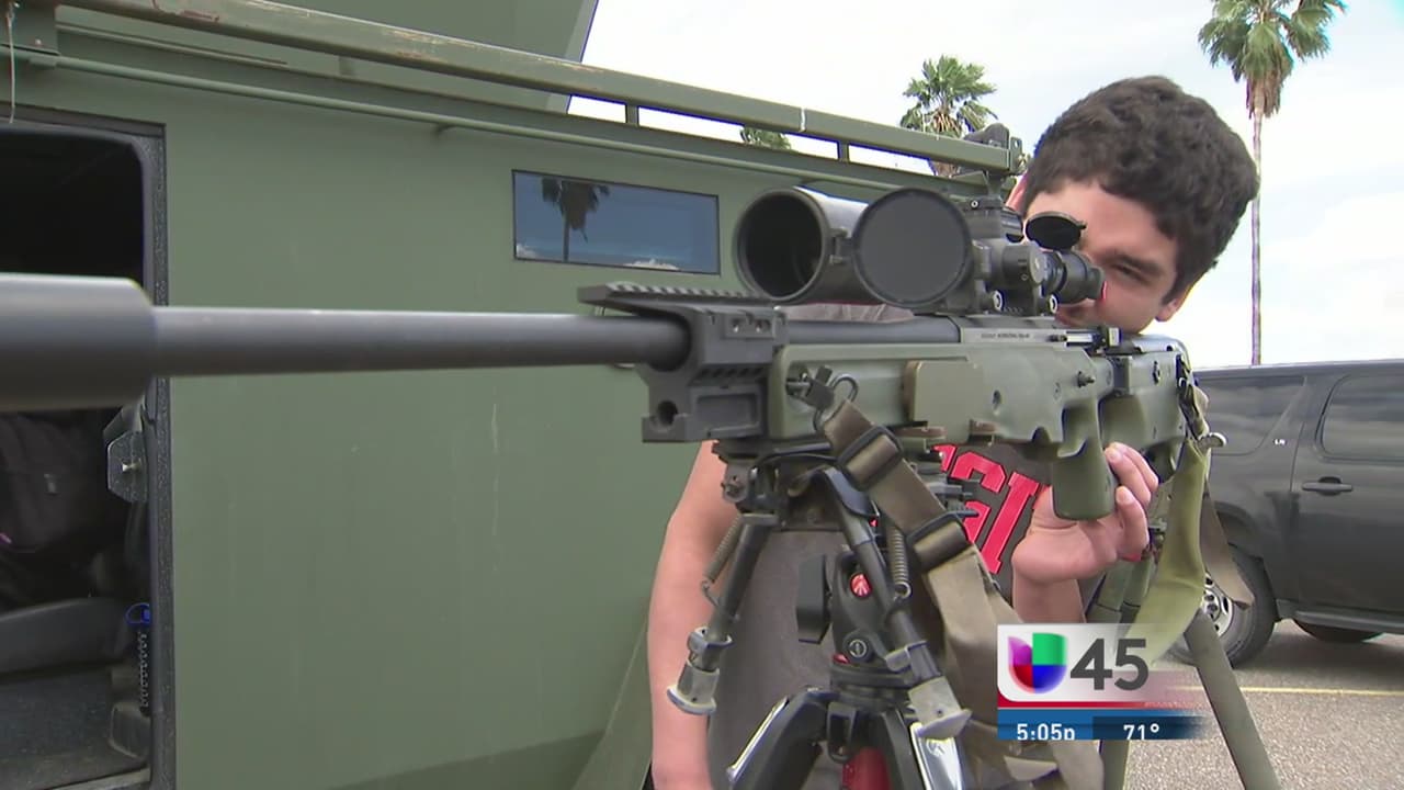 Los estudiantes de la preparatoria McAllen tuvieron acceso directo y cercano a las poderosas armas con las que cuida la frontera