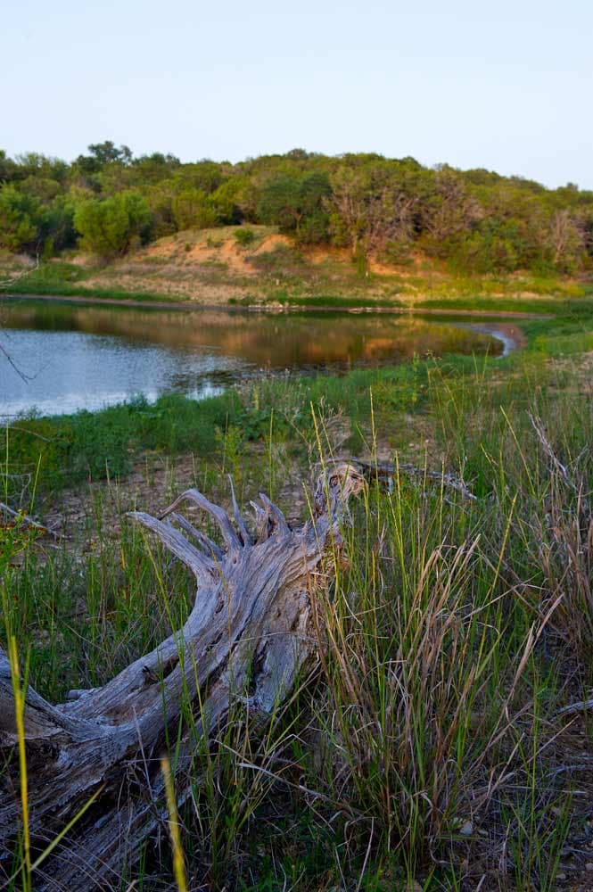 El Departamento de Parques y Vida Silvestre de Texas compró los primeros 3,300 acres de este parque en 2011, utilizando las ganancias de la venta de la propiedad en Eagle Mountain Lake (al norte de Fort Worth).
<br>