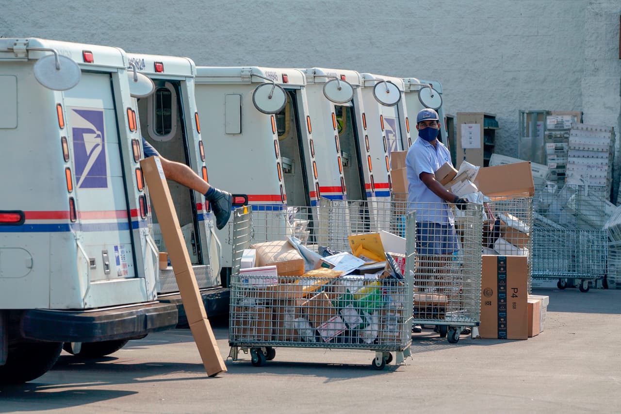 Trabajador postal de NJ es acusado de desechar correo, incluyendo de boletas de votación