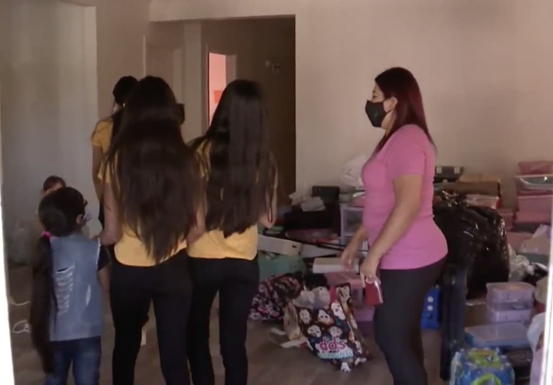 Y aunque aún permanecen en un hotel patrocinado por el condado de Los Ángeles, 
<b>esperan comprar los últimos elementos para mudarse. </b>