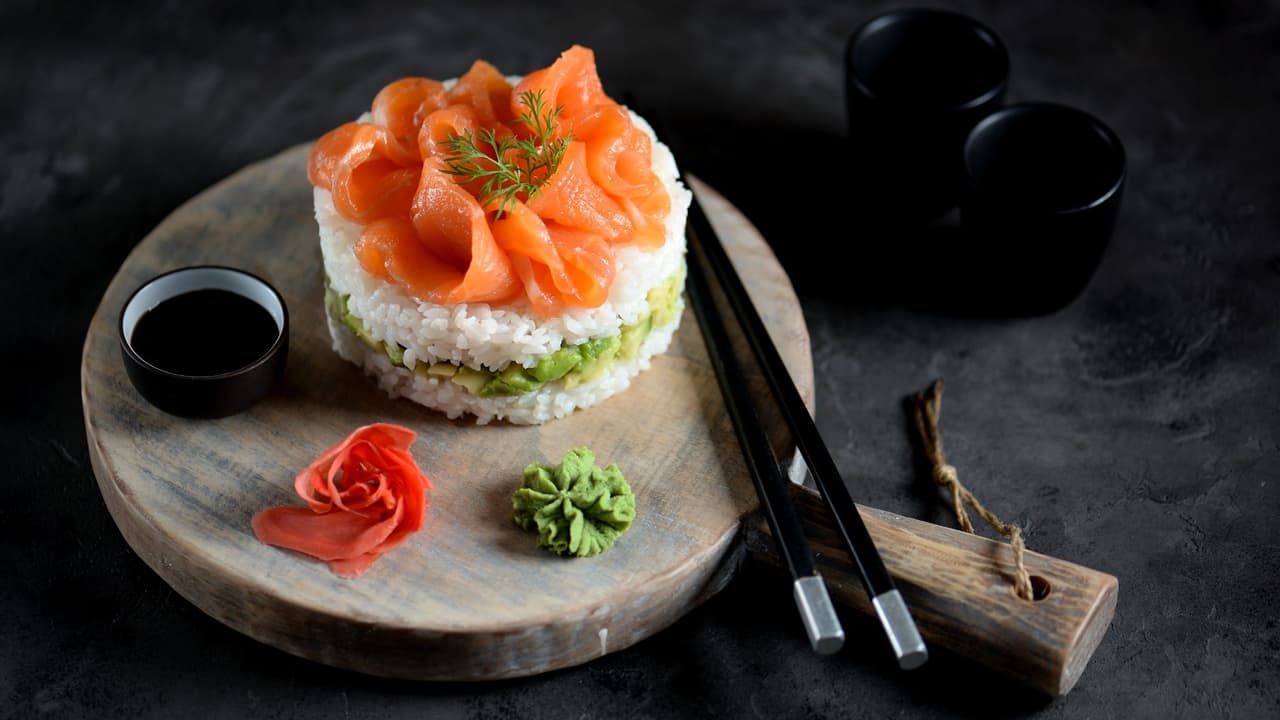3 recetas de sushi cakes caseras para una cena romántica de San Valentín