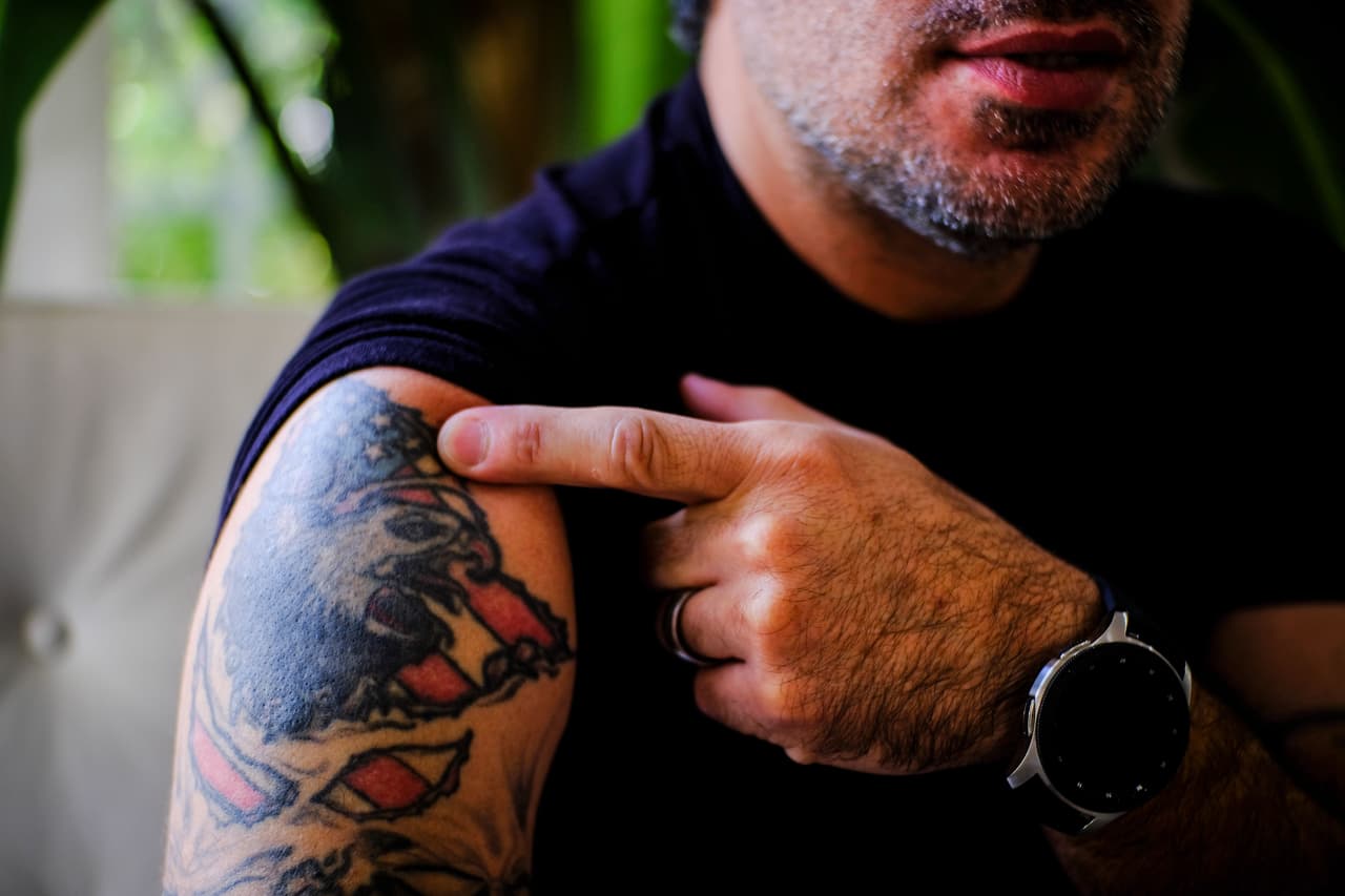 Cuando vivía en Argentina, Romero se tatuó en el brazo la bandera y el águila estadounidense.