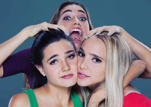 Sin duda, la entrañable 'Maestra Ximena' ha sabido encaminar a sus tres hijas, quienes no sólo son hermosas, además inteligentes.