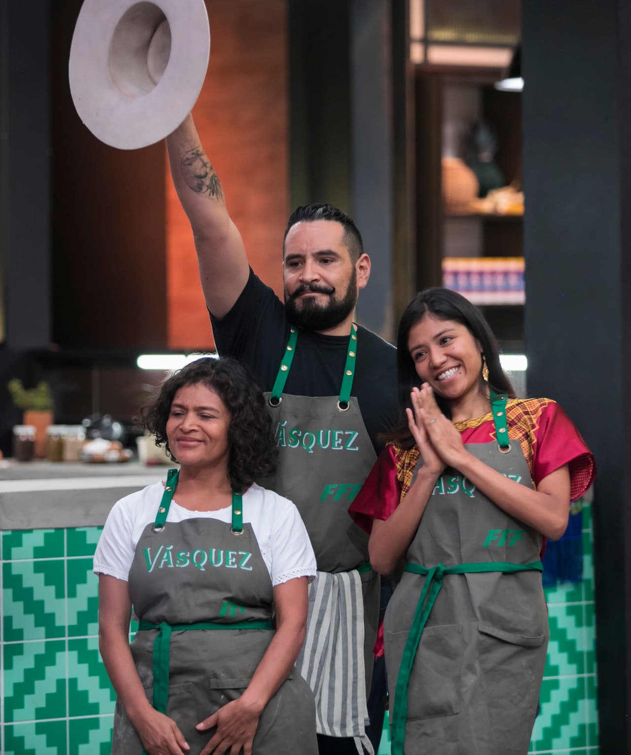 El show terminó despidiendo a la familia originaria Vásquez.