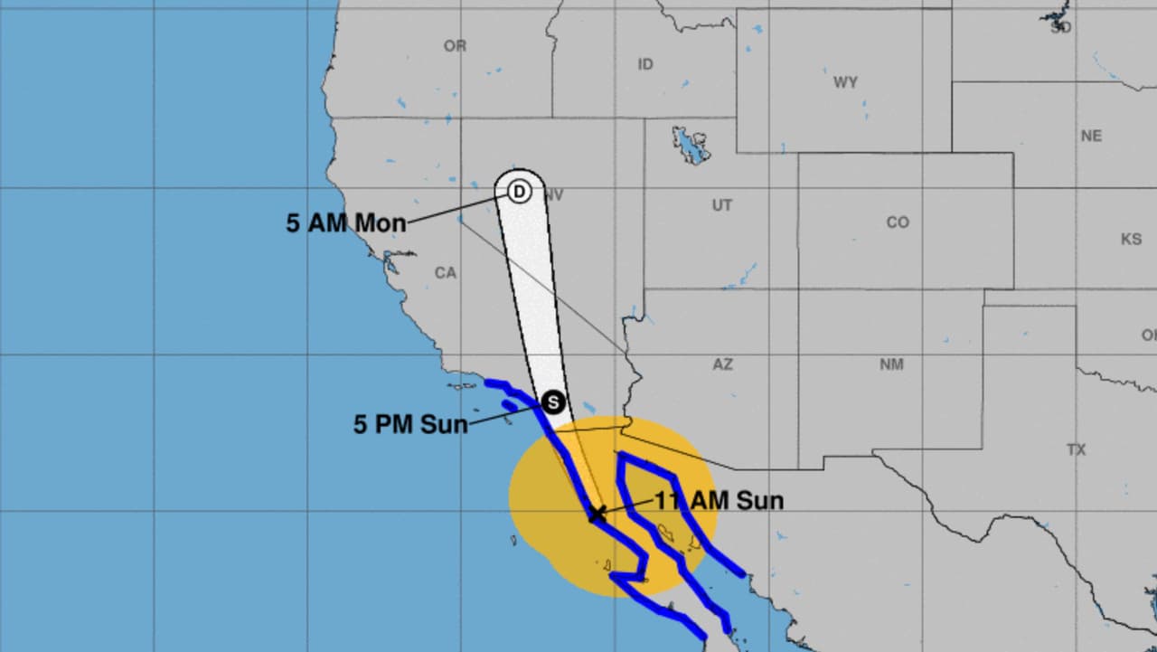 Poco antes de las 11:00 a.m. de este domingo, cuando 
<b><a href="https://www.univision.com/local/los-angeles-kmex/hilary-tormenta-tropical-amenazas-lluvias-inundaciones-california" target="_blank">la tormenta tropical Hilary</a></b> tocó tierra en Baja California, se emitió una alerta en el condado de Los Ángeles por inundaciones urbanas, debido a las fuertes lluvias que se están registrando, acompañadas de tormentas eléctricas en algunas zonas.