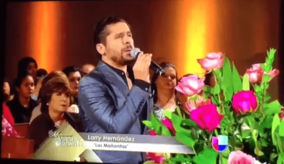 Ya que por sus raíces mexicanas tiene una gran afinidad a la Guadalupana.