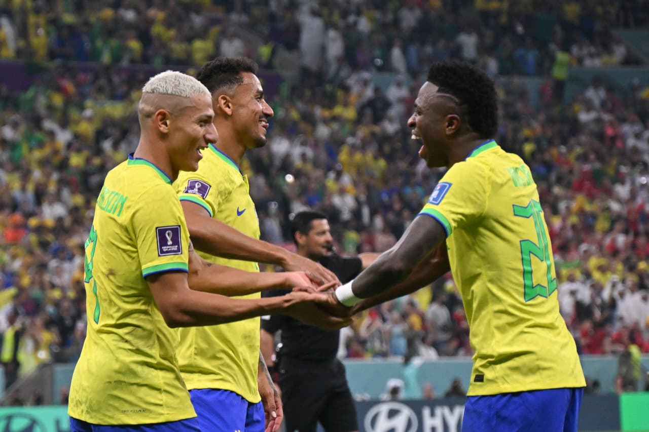 <h3 class="cms-H3-H3">2. Brasil</h3>
<br>
<br>⚽
<b> Valor de la plantilla: </b>$1,500 millones.
<br>
<br>⚽
<b>Jugador más caro: </b>Vinícius Júnior.
<br>
<br>⚽
<b>Costo de transferencia de su jugador más caro: </b>$207 millones.
<br>
