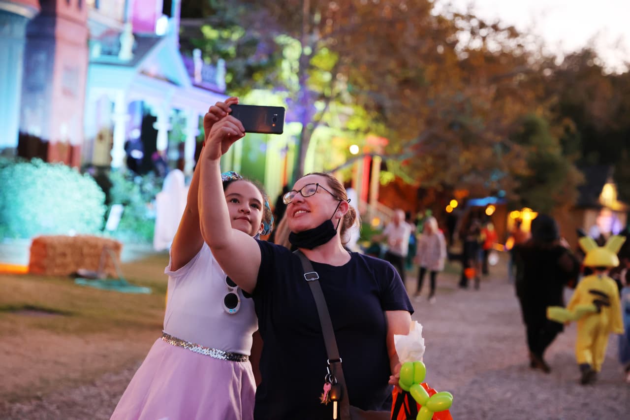 Este Halloween tenga cuidado de los autos más que con los dulces contaminados, advierten autoridades
