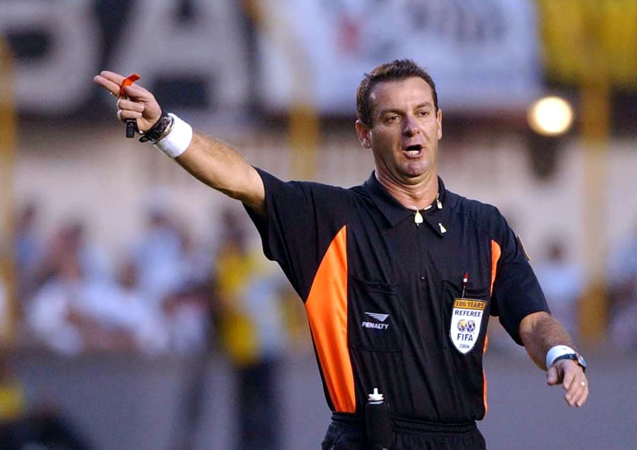 Edilson Pereira de Carvalho confesó que había accedido a este amaño de partidos desde su posición de árbitro porque tenía una deuda de 40 mil reales.