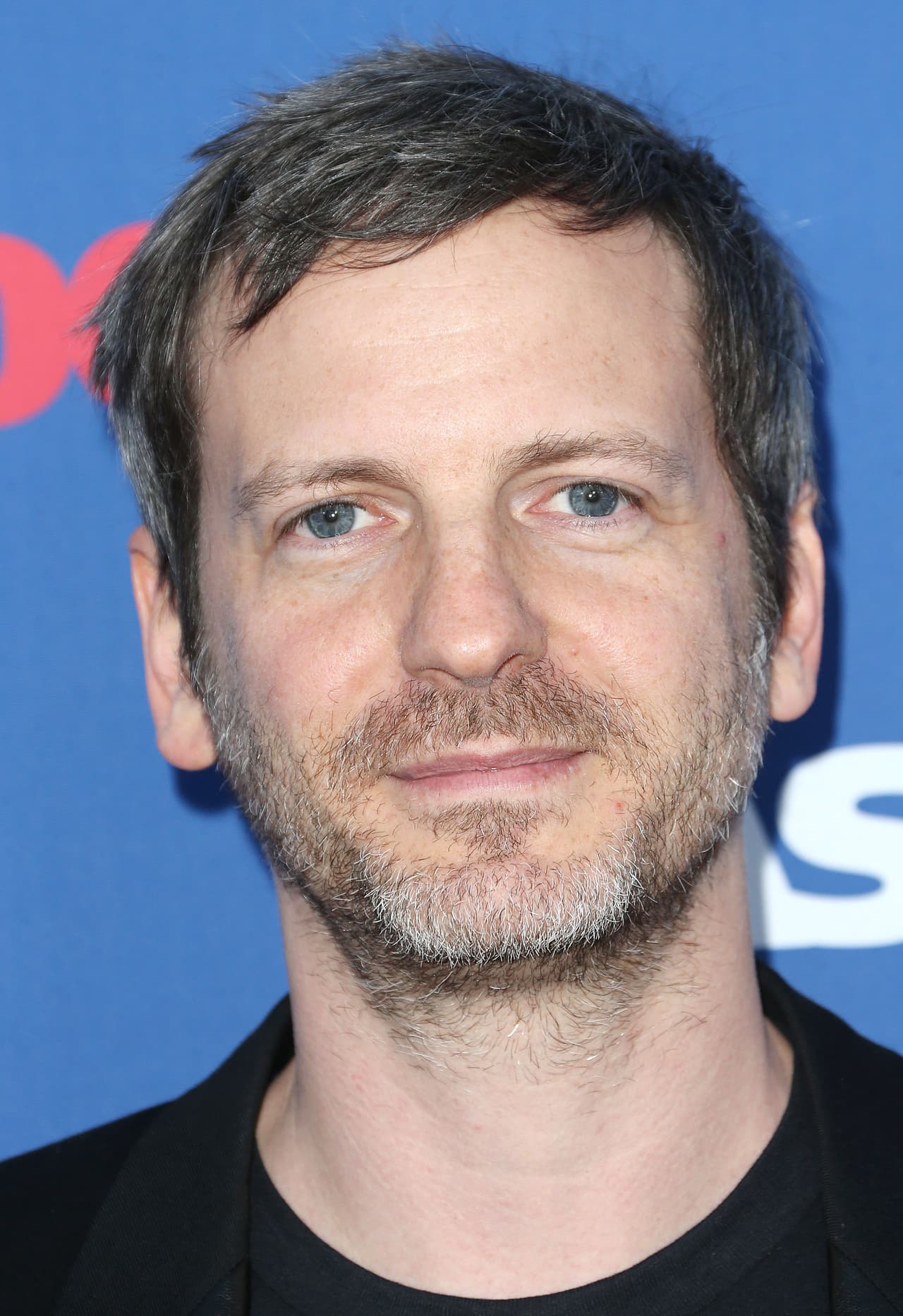 El afamado productor musical Dr. Luke ganó un pleito legal que involucraba su reputación tras 
<b><a href="https://www.univision.com/entretenimiento/chismes/dr-luke-hace-segunda-demanda-difamatoria-en-contra-de-la-madre-de-kesha-video" target="_blank">6 años de litigio </a></b>en contra de la cantante Kesha. 
<br>