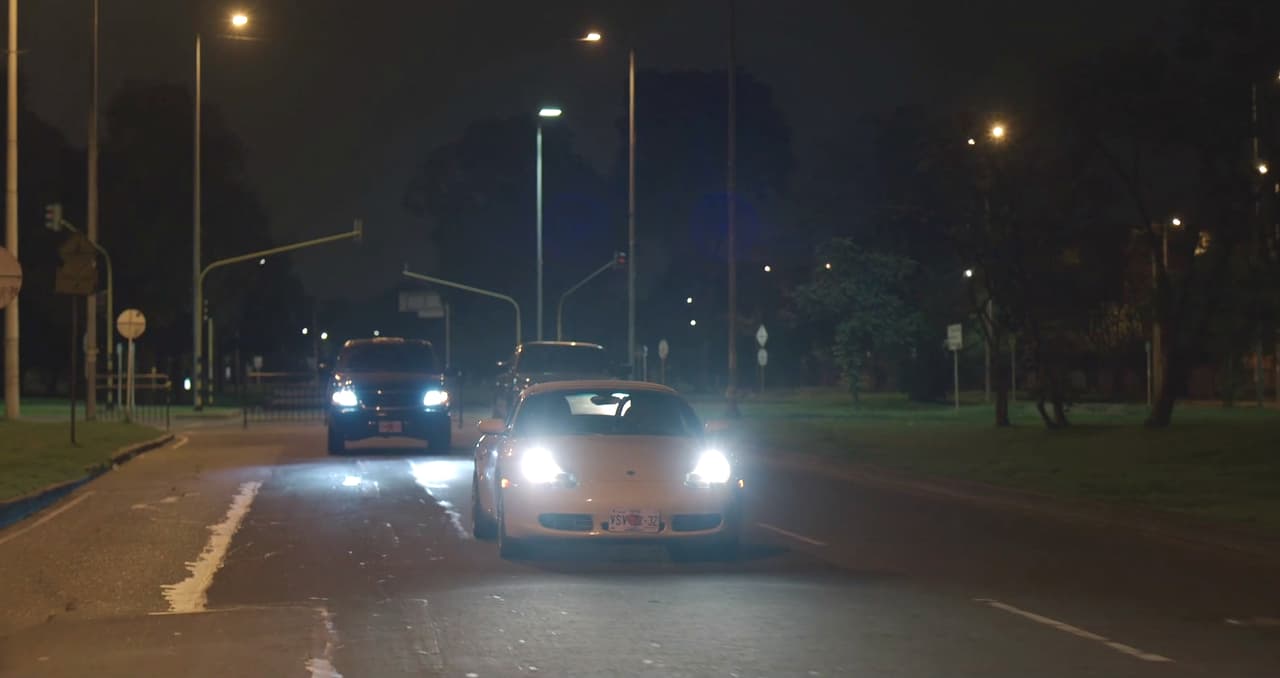 'El Quino’ hizo caso omiso a las recomendaciones de ‘El Chapo’ y nuevamente condujo a toda velocidad. Sorpresivamente una patrulla apareció tras él. ‘El Quino’ ignoró la primera advertencia de detenerse y siguió avanzando hasta que finalmente orilló el vehículo.