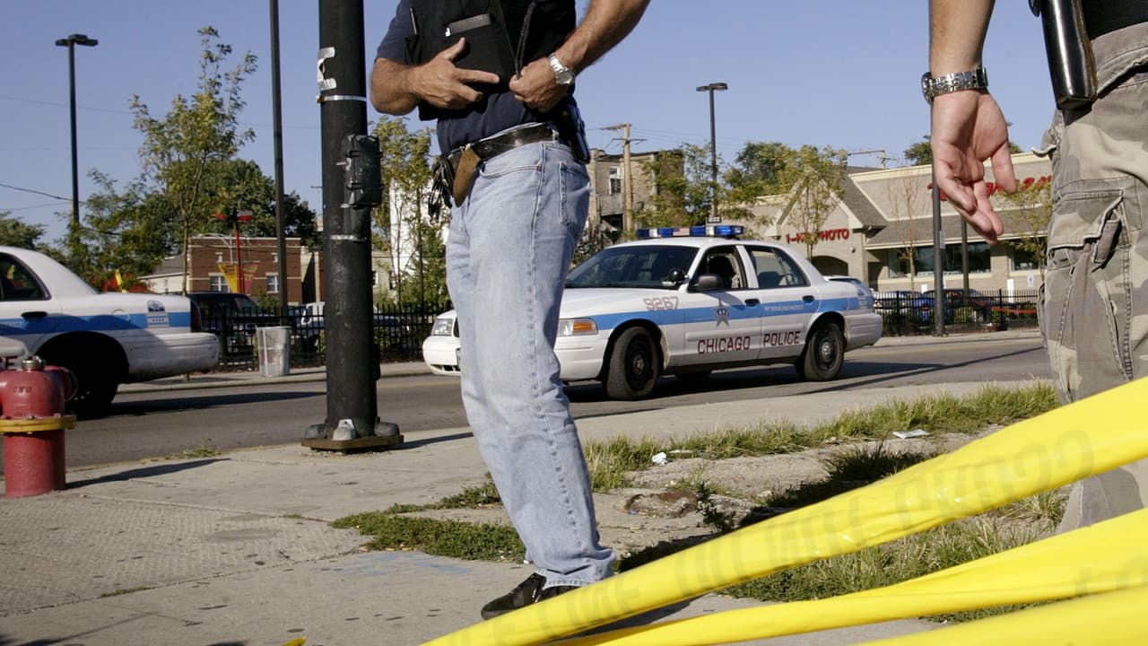 Autoridades emiten alerta en el vecindario de La Villita por robos de vehículos estacionados