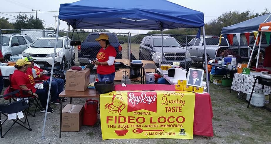 El Fideo Loco Festival & Cook-Off fue fundado por Roxanne Gonzales-Quintero. Su misión era celebrar el delicioso plato de fideo en el que creció la comunidad latina.