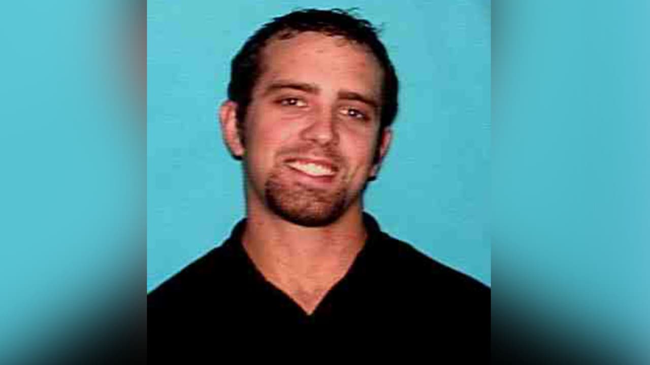 Lloyd Henry Mayeux - Crueldad animal por abandonar a dos perros adulltos y cinco perritos cuando fue desalojado de su departamento.