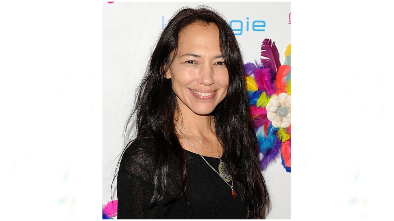 Bedard es una celebridad con ascendencia Inupiat, Yupik, Inuit, Cree y Métis y gracias a su amplia experiencia en la representación de las tribus americanas en el cine y televisión, era ideal para el papel.
<br>