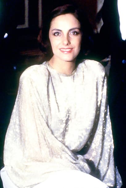 Claro que Diana Bracho se sintió atraída por el mundo de la actuación desde muy joven. "Me desvié por el camino del mal y me convertí en actriz abandonando las letras. Tengo mucho escrito, pero nada publicado" dijo la actriz para el diario "La Jornada".