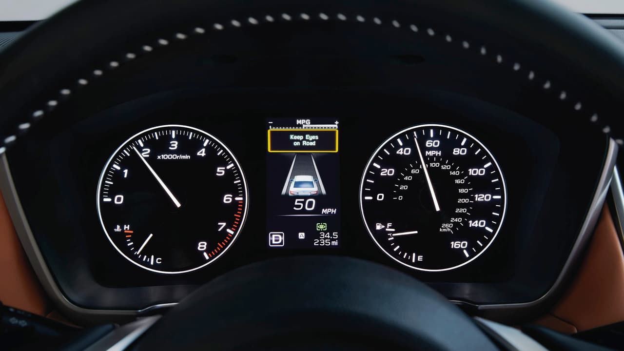 <b>No hay novedade</b>s en lla instrumentación analógica del Subaru Legacy 2020, lo cual no es una mala noticia, ya que el cuadro de instrumentos de Subaru es elegante, facil de leer y muy funcional.