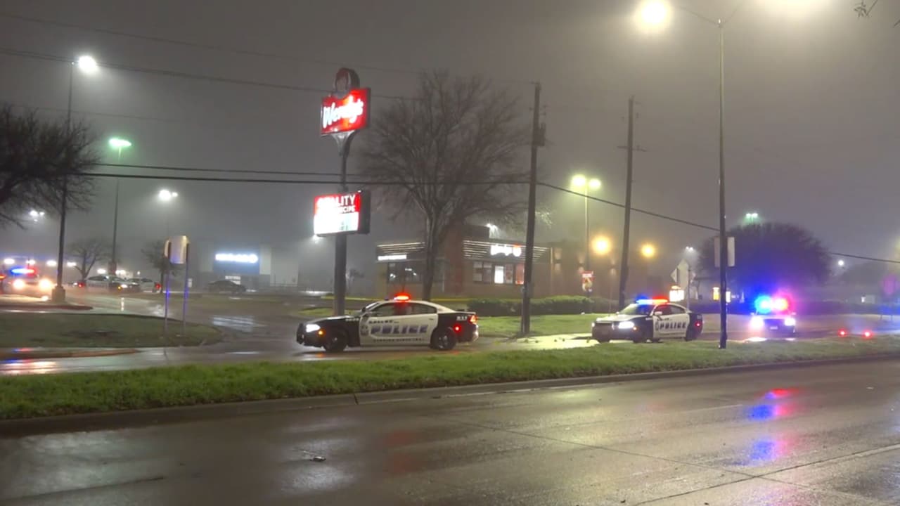 El Departamento de Policía de Dallas insta a
<b>cualquier persona con información relevante sobre este incidente a que se ponga en contacto con las autoridades </b>para ayudar en la investigación.