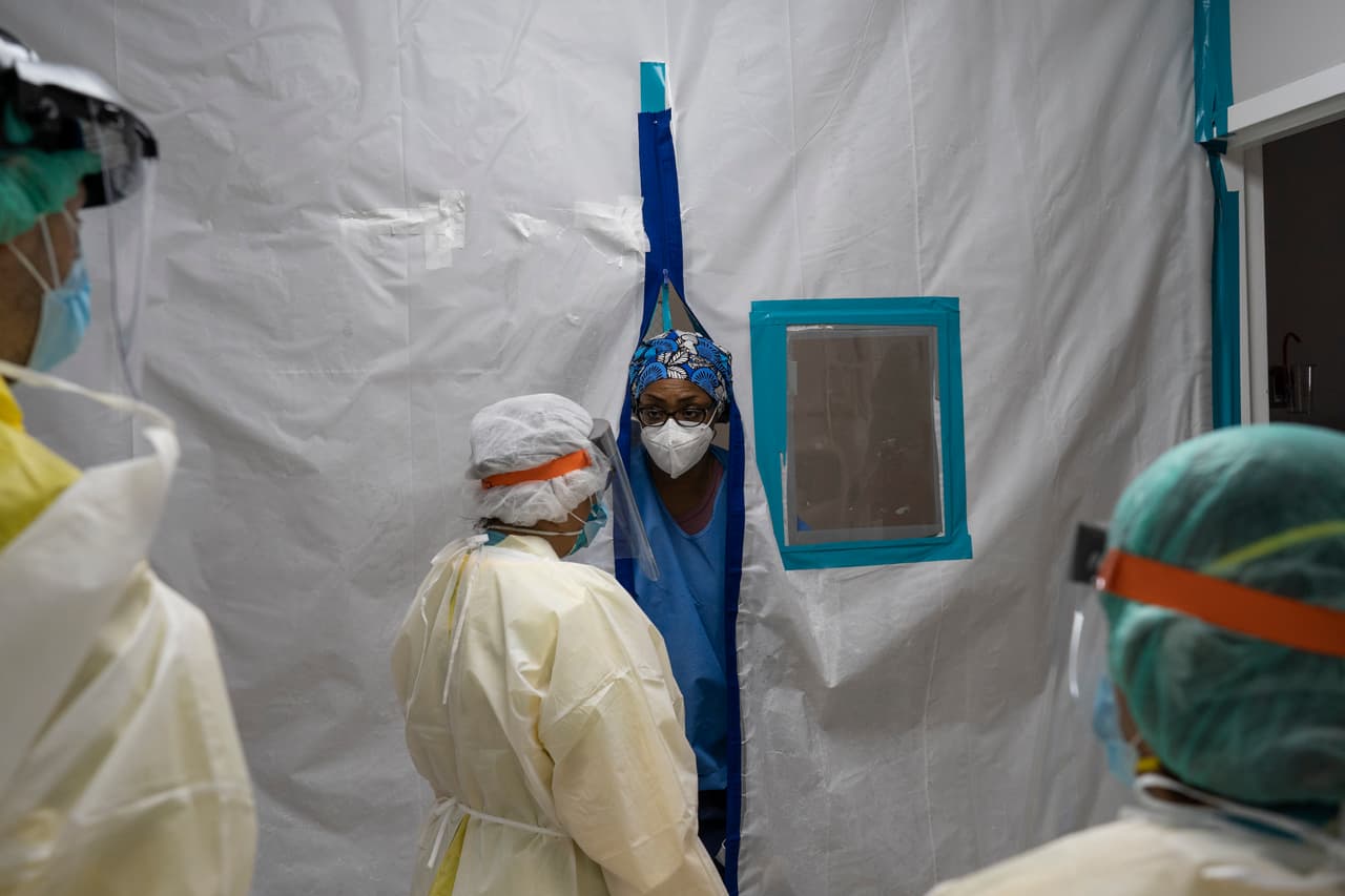 Confirman el primer posible caso de la variante de New York del coronavirus en el Metroplex