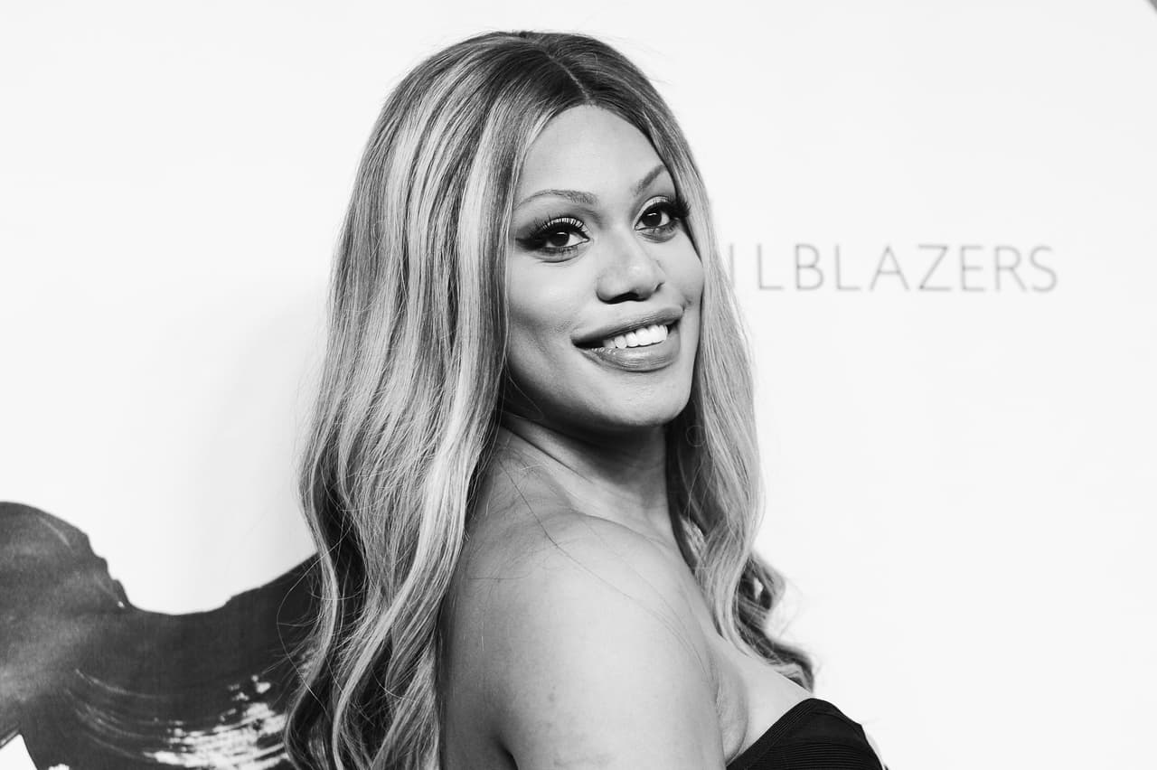 Laverne Cox - Actriz y activista Su papel en "Orange is the New Black," donde interpreta a una mujer transgénero, ha impulsado la conversación en los medios sobre la comunidad LGBT, y su labor como activista por los derechos ha llegado hasta la portada de la revista TIME. En la actualidad, compagina su trabajo como actriz con charlas sobre su experiencia y la promoción de unas perspectivas de género más inclusivas.