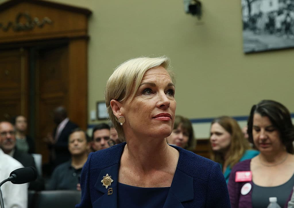 Cecile Richards - Activista No es técnicamente parte de la Casa Blanca, pero es una figura clave de la política. Es la presidenta de Planned Parenthood Federation, una organización que siempre suele estar en el centro mediático, y es miembro del Partido Demócrata.
