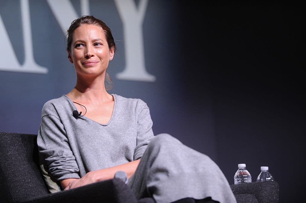 Christy Turlington - Modelo y activista Tras formar parte de la icónica generación de supermodelos en los años 90, Turlington utiliza hoy su influencia para luchar por la salud de las mujeres alrededor del mundo. Es la fundadora de Every Mother Counts, una organización que contribuye a que las condiciones de los partos en países sin recursos sean más seguras para las madres y para los niños. Según datos de la organización, hasta el momento han podido ayudar a 400,000 personas gracias a su labor.