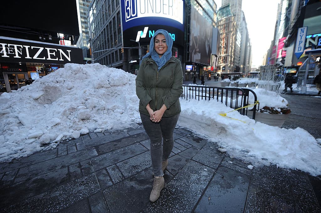 Amani Al-Khatahtbeh - Fundadora de MuslimGirl.net Su revista online es la más leída entre las mujeres musulmanas en Estados Unidos. Amani creó la publicación cuando era sólo una adolescente, ayudada por sus amigas de la mezquita, y hoy tiene contratados a más de 50 empleados. Sus artículos rompen mitos y ofrecen una visión más cercana y sincera para millones de mujeres.