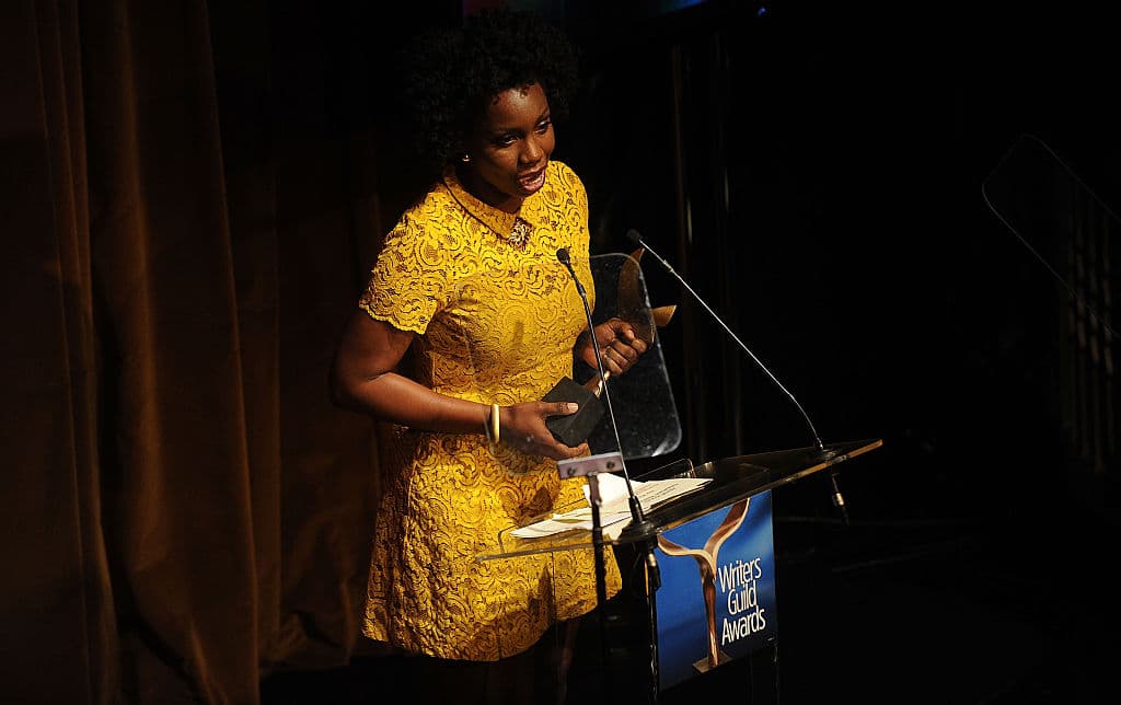 Adepero Oduye - Actriz y activista Oduye llegó al entorno mediático con "12 años de esclavitud," donde representaba uno de los papeles. Hoy se la conoce por su discurso a favor de los inmigrantes, inspirado por su propia experiencia. Sus padres emigraron de Nigeria hasta Estados Unidos, llegando primero a Nebraska y luego a Nueva York, donde nació ella. Es una de las voces de la campaña #IAmAnImmigrant