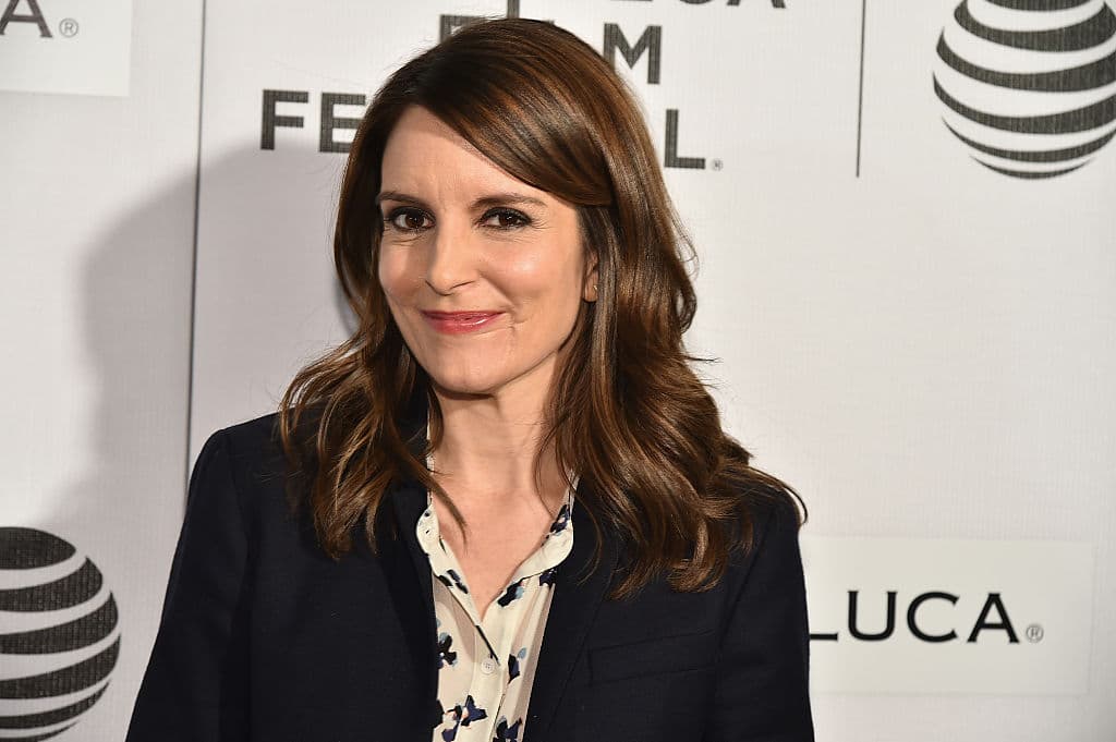 Tina Fey - Actriz, guionista y productora Fey ha demostrado por fin que las mujeres también pueden ser excelentes comediantes, un terreno sobre el que los hombres siempre han dominado. Triunfó como guionista de "Saturday Night Live," conquistó a miles de fans con su papel de Liz Lemon en "30Rock," y consigue hacer reír con cada película que estrena en los cines.
