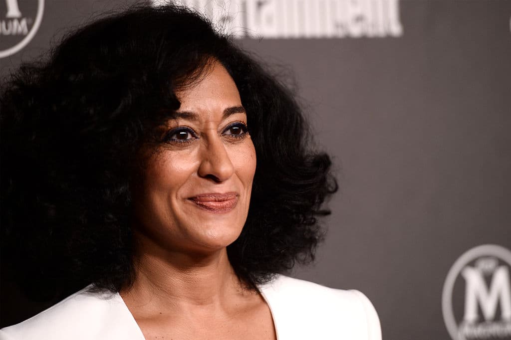 Tracee Ellis Ross - Actriz y productora Es una de estas figuras cuya profesión no admite una sola etiqueta. Tracee, hija de Diana Ross, ha aparecido en películas independientes, presentado programas de televisión y abogado por los derechos de los afroamericanos a través de gestos sencillos como el de defender el cabello rizado natural.