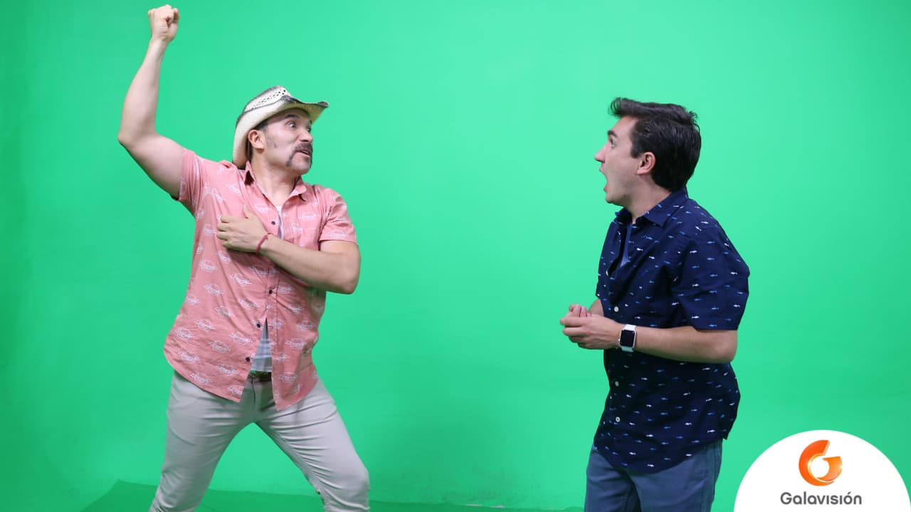 El primo Luis atacando al cousin MIke.