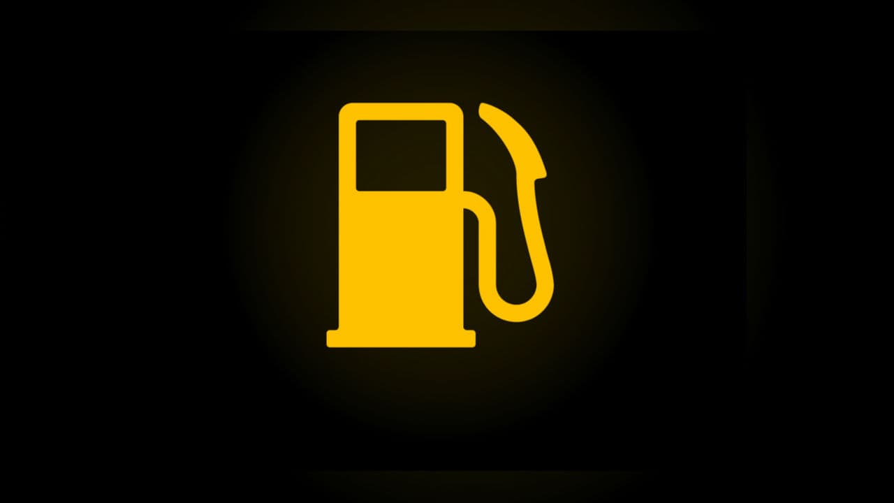 <b>Indicador de combustible bajo</b>
<br>
<br>Cuando veas este indicador encendido es porque estás a punto de quedarte sin combustible y es momento de ir a una estación a fin de reabastecer el tanque.