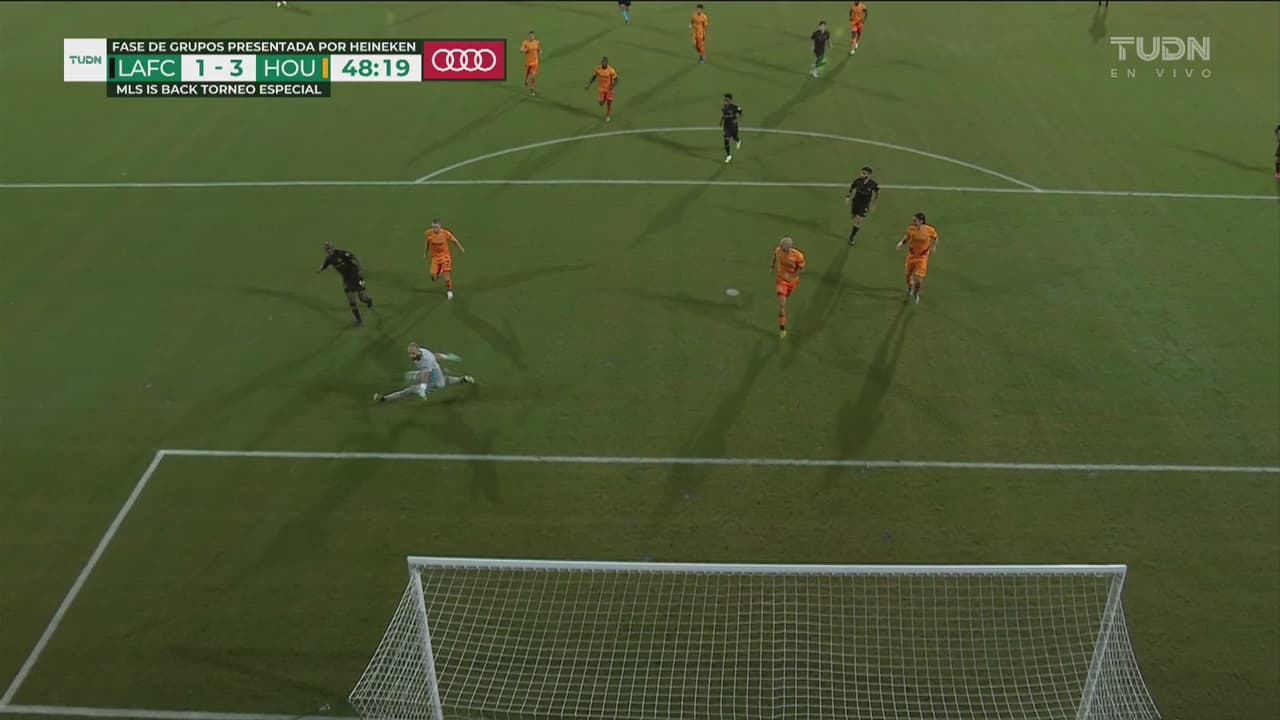 Marko Marić le gana el mano a mano al insistente Wright-Phillips