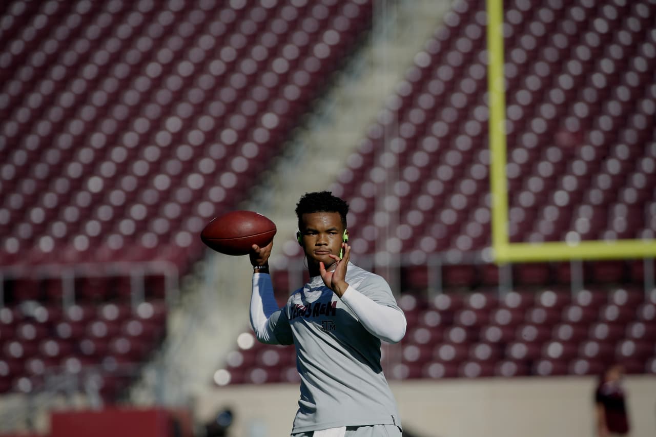 Kyler Murray, reciente ganador del Trofeo Heisman estuvo en un dilema que no le ha sido exclusivo. Estos son otros atletas que se enamoraron del béisbol y del fútbol americano al mismo tiempo.