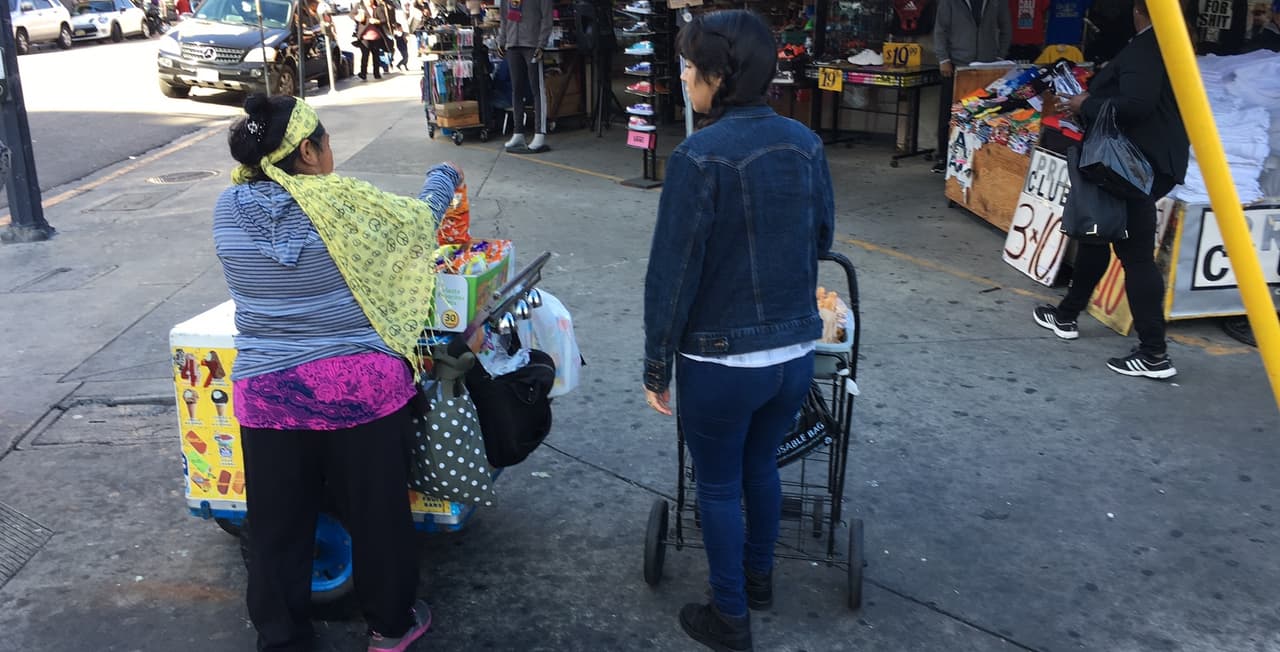 La comunidad acude en apoyo de una vendedora de tamales de 80 años que fue víctima de un robo en Fresno