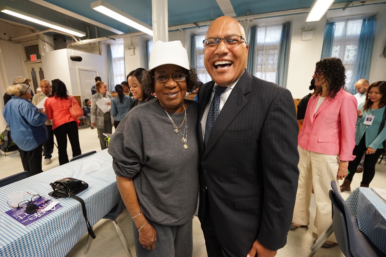 Jacques Jiha invitó a los ciudadanos a participar.