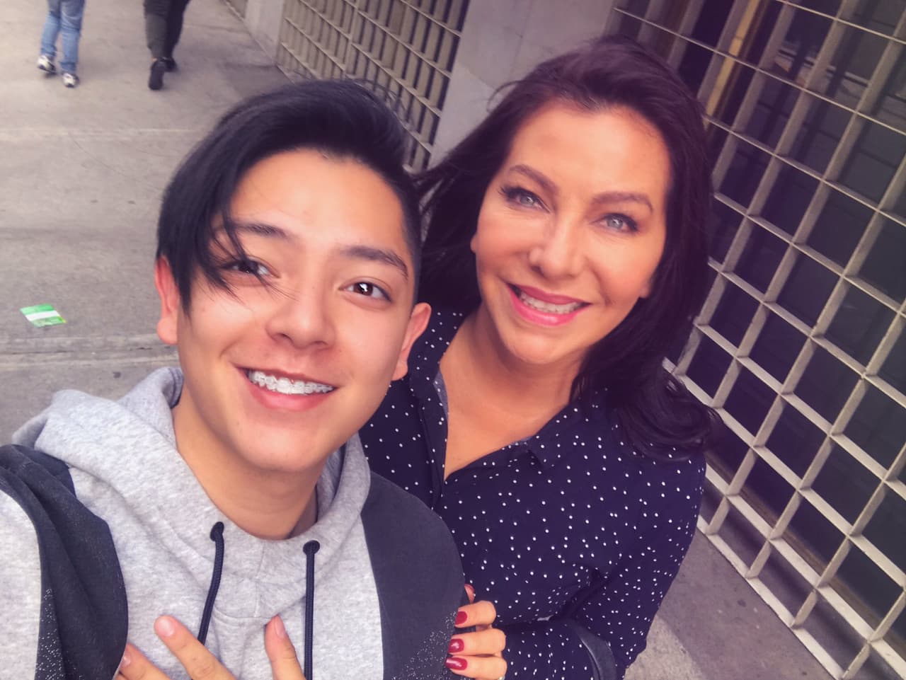 Beng ha mostrado su talento en distintos proyectos, pero fue con Mara Escalante que alcanzó la fama como parte del elenco de María de Todos los Ángeles.