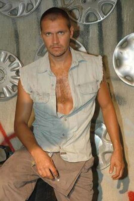 Desde muy joven demostró que su pasión era la actuación, por lo que a los 16 años fundó su propia compañía teatral: 'Dos bananas'.