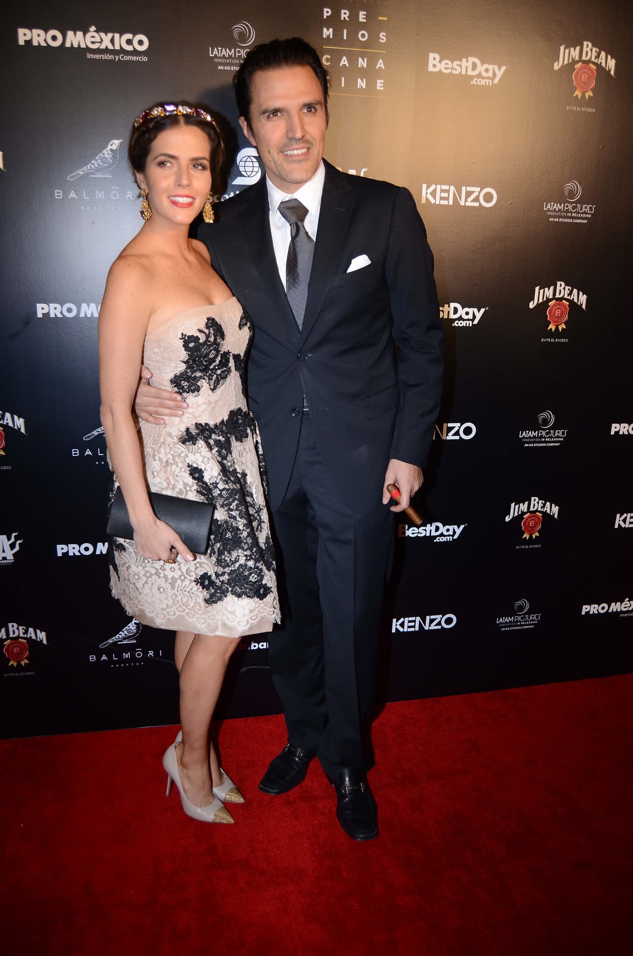 "Y todo mundo felicitándome y yo diciendo 'no, no, no'. Fue difícil, la verdad", comentó la actriz de 
<b><a href="https://www.univision.com/programas/novelas/aqui-te-decimos-como-ver-los-capitulos-completos-de-la-novela-simplemente-maria" target="_blank">Simplemente María.</a></b>