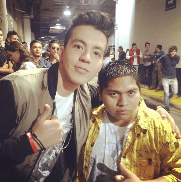 Su popularidad lo llevó a presentarse en diversos programas de televisión donde cantó su peculiar tema referente al dinero y la monarquía española.