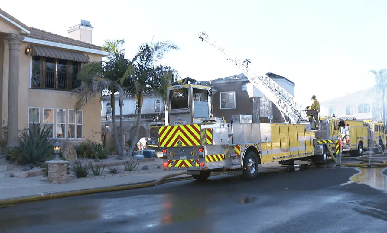 Y los bomberos insisten en las medidas de seguridad que deben tomar en cuenta comunidades rodeadas de maleza.