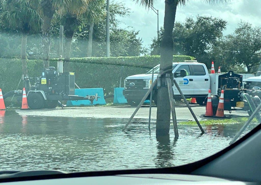 Los funcionarios de la División de Manejo de Emergencias de Florida dijeron que no será abierto hasta el próximo miércoles o jueves, mientras se llevan a cabo labores de drenaje.
<br>