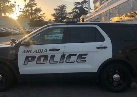 Tres personas baleadas, incluido un agente de la policía, durante atrincheramiento en Arcadia