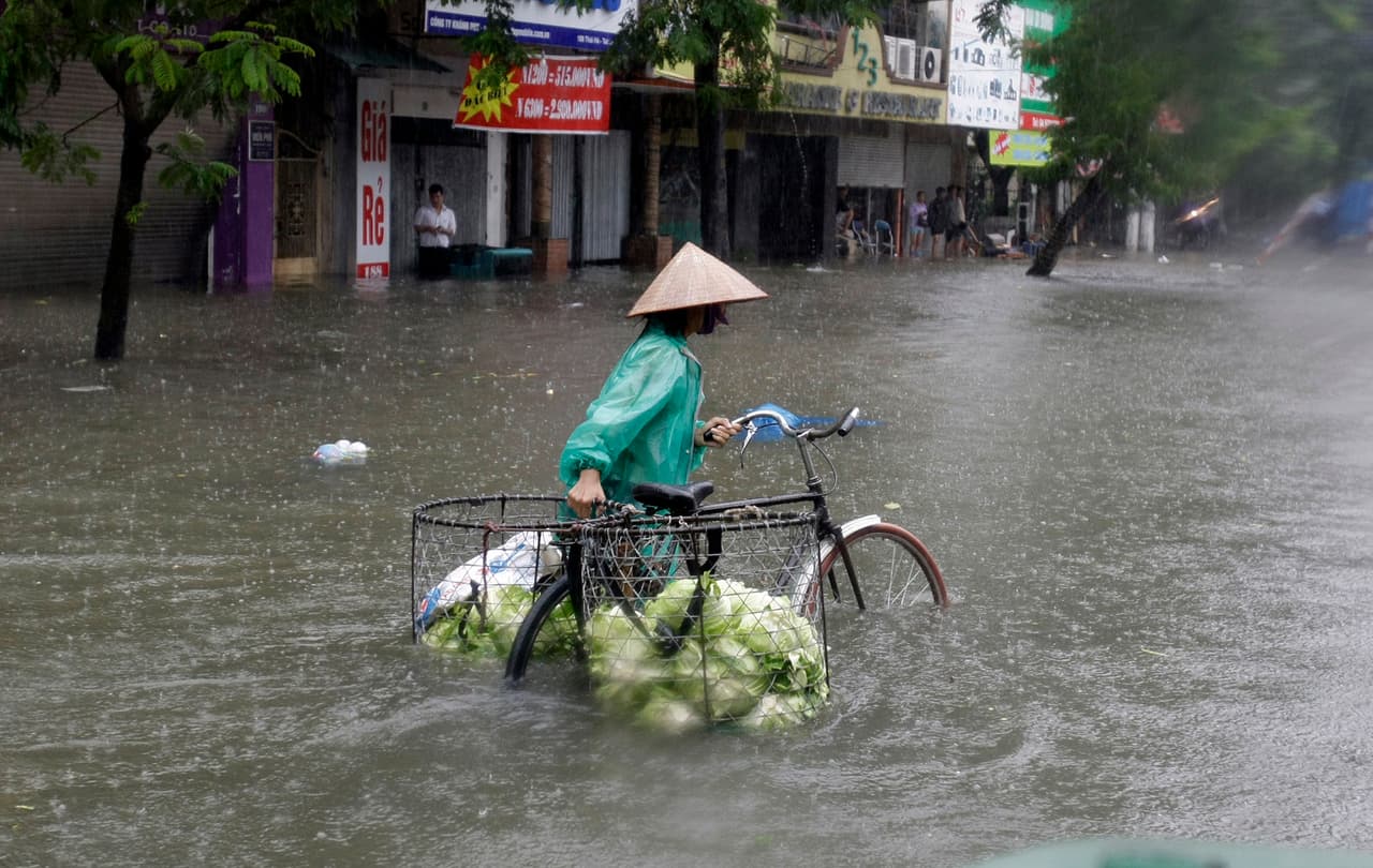 <b>Puesto 9. Vietnam. </b>Este país del sudeste asiático tuvo 220 eventos climáticos extremos entre 1998 y 2017, en el que murieron 0.3 personas por cada 100,000 habitantes y hubo unos 2,000 millones de dólares en pérdidas. Algunos de los países presentes en esta lista han sido afectados en diferentes temporadas de ciclones o huracanes, pero otros entraron en el ranking después de un solo evento devastador.