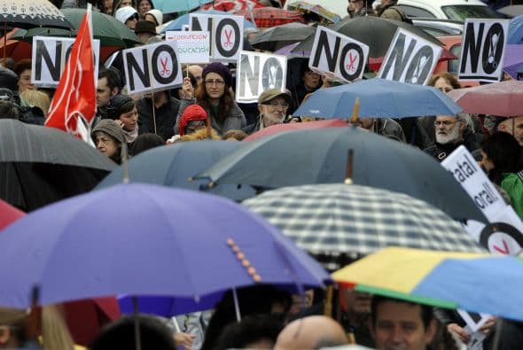 El presidente del gobierno español, Mariano Rajoy, ha solicitado indirectamente al Banco Central Europeo que actúe comprando bonos españole para relajar la presión sobre la deuda.
