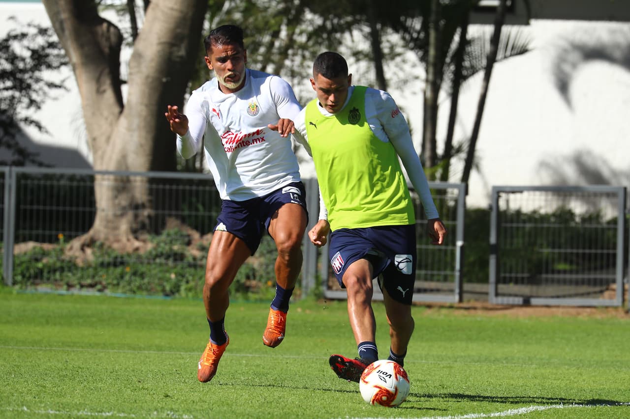 Las Chivas del Guadalajara se preparan con fuertes entrenamientos en Verde Valle para su primera fecha del torneo Guard1anes 2021, que será este viernes a las 19:30 ante el equipo de Puebla en el Estadio Cuauhtémoc.